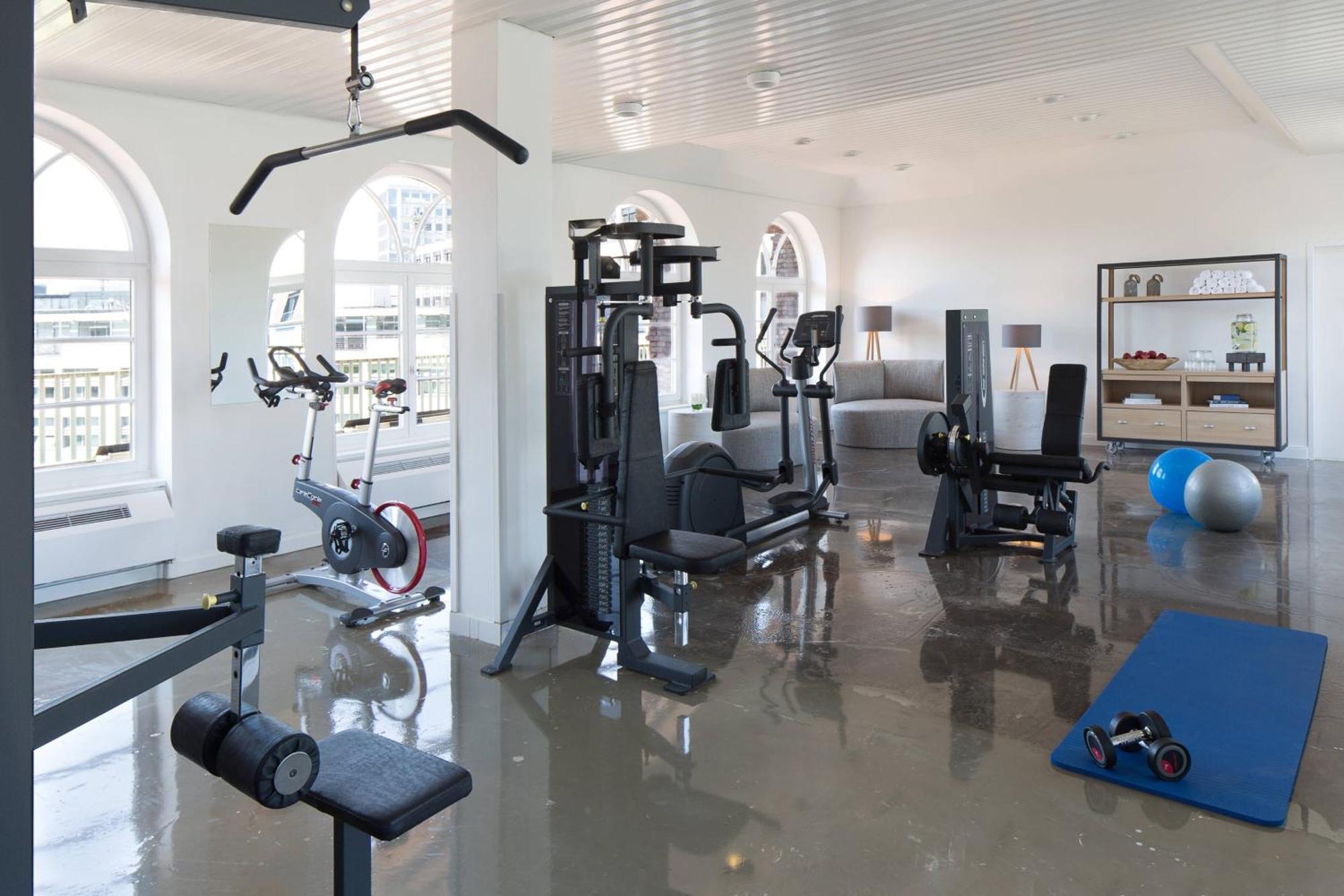 르네상스 함부르크 호텔, 메리어트 럭셔리&라이프스타일 호텔 함브루크 외부 사진 A home gym