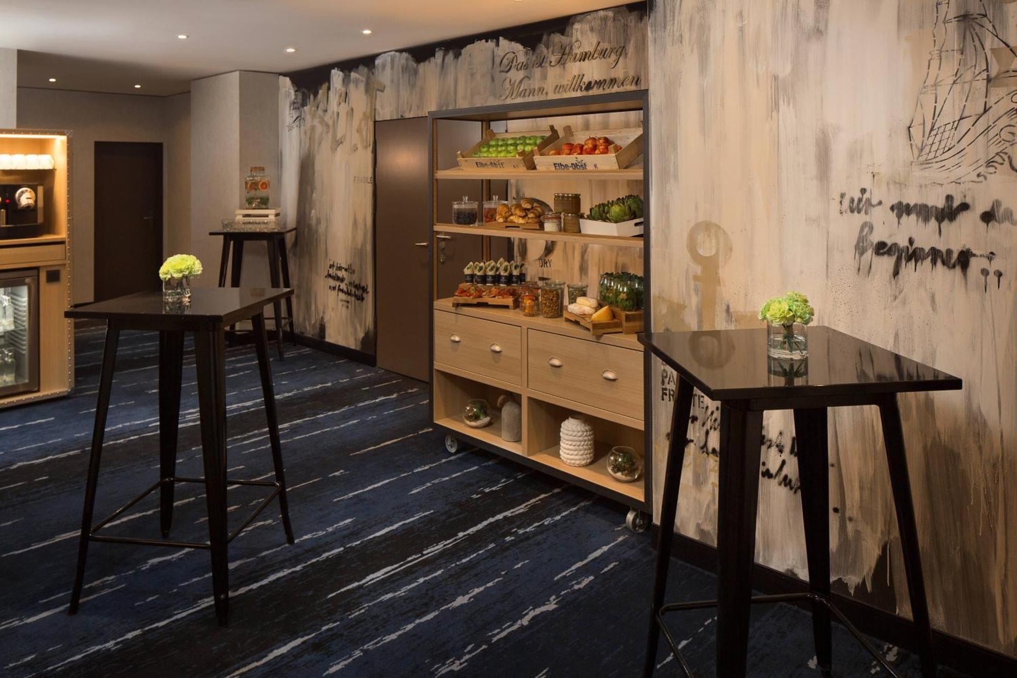 르네상스 함부르크 호텔, 메리어트 럭셔리&라이프스타일 호텔 함브루크 외부 사진 The lounge at the airport