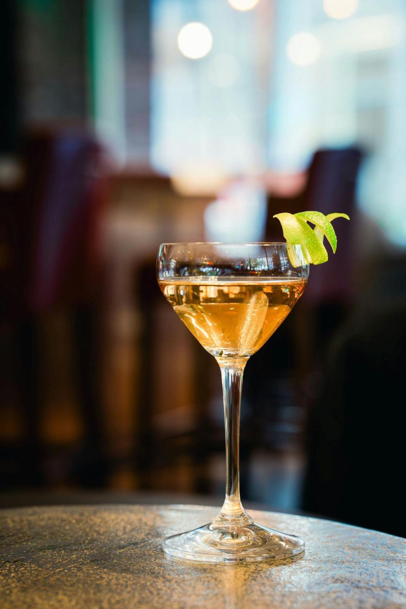 르네상스 함부르크 호텔, 메리어트 럭셔리&라이프스타일 호텔 함브루크 외부 사진 A French 75