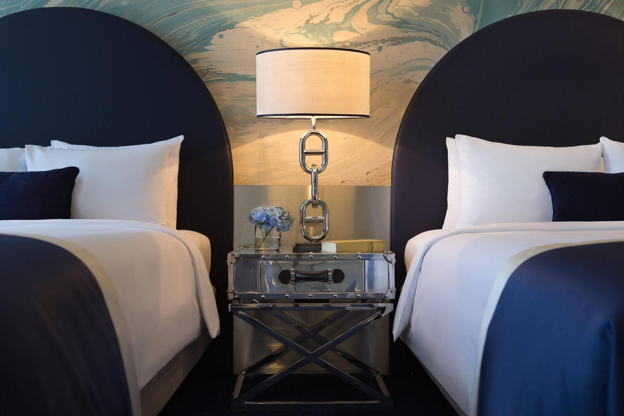 르네상스 함부르크 호텔, 메리어트 럭셔리&라이프스타일 호텔 함브루크 외부 사진 A guest room at the Hotel Indigo