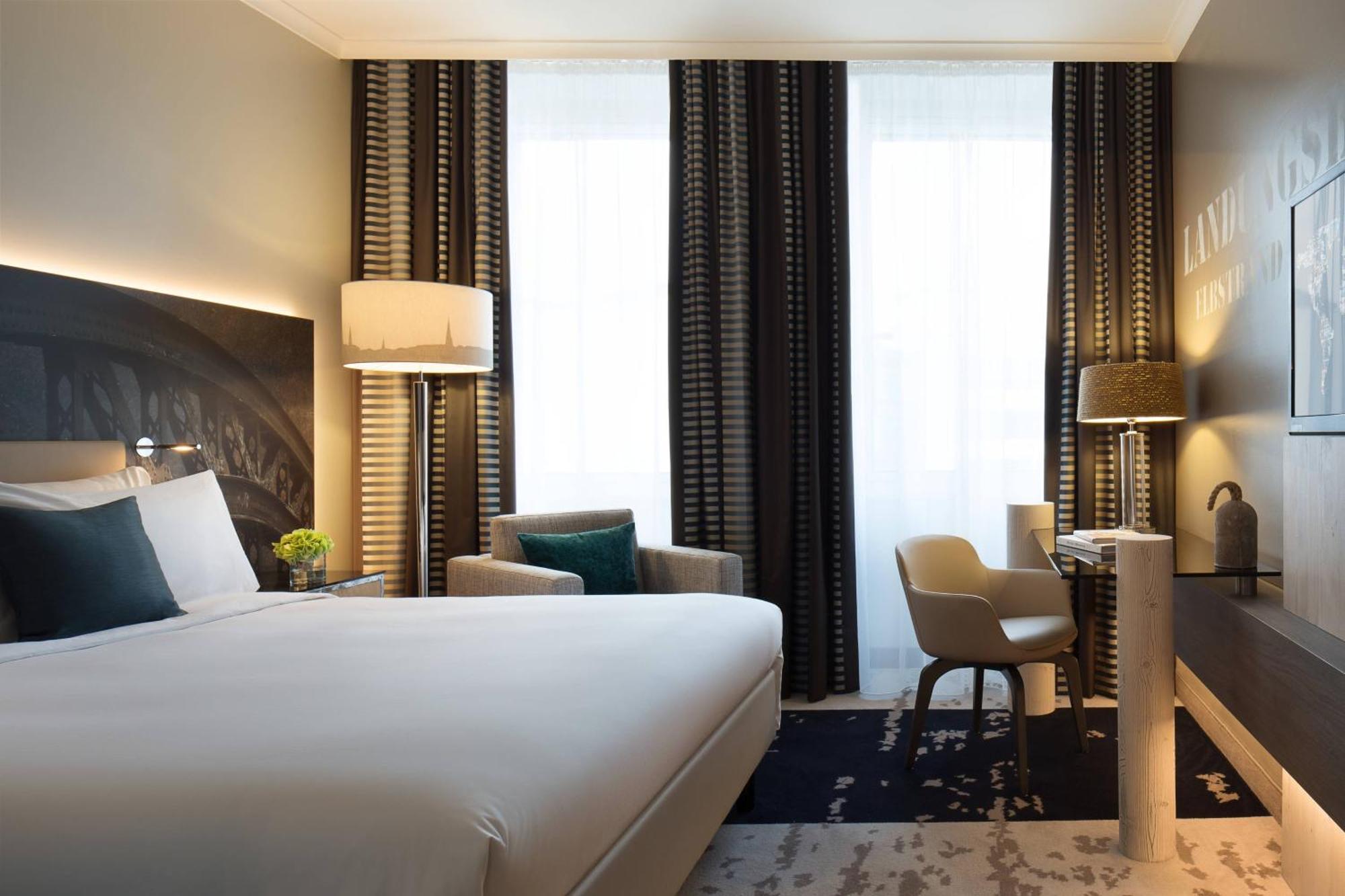 르네상스 함부르크 호텔, 메리어트 럭셔리&라이프스타일 호텔 함브루크 외부 사진 A room at the hotel